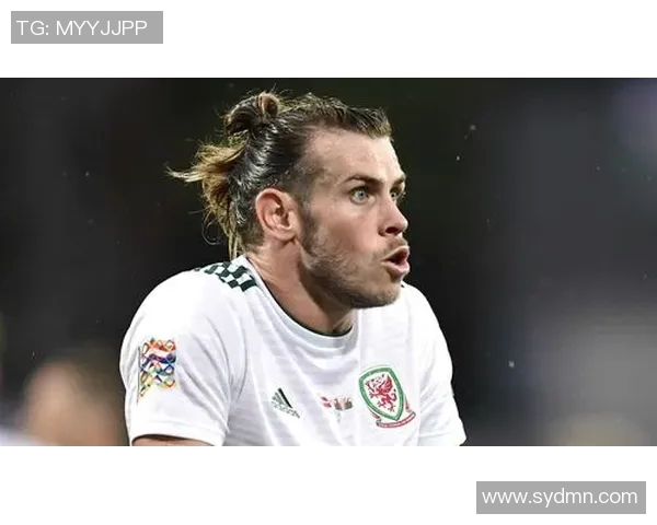 足球明星贝尔公仔形象展示与收藏价值分析